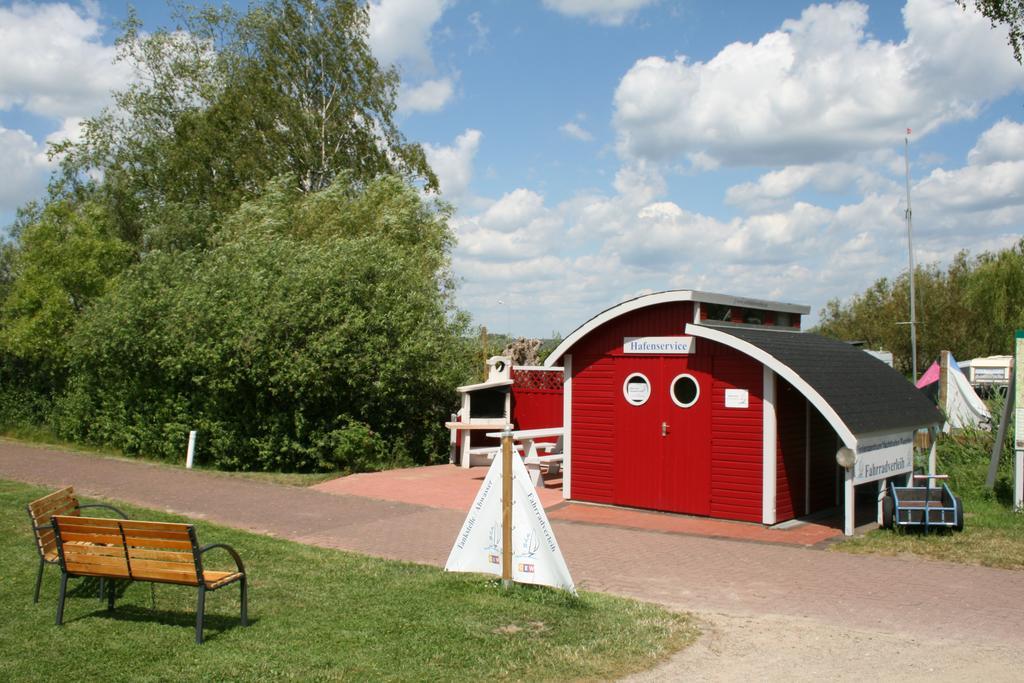 Ferienzentrum Yachthafen レヒリン エクステリア 写真